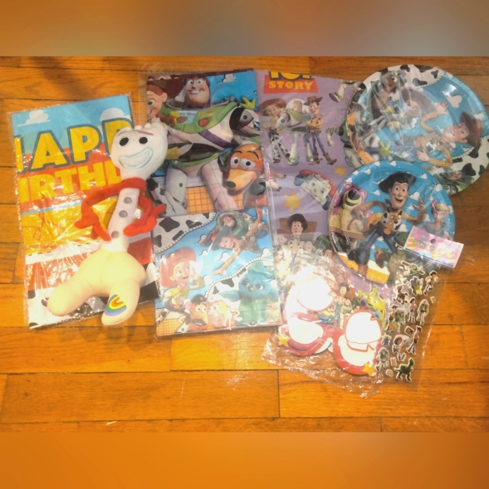 Toy Story Birthday Party Supplies Decorations Set NWT - Picture 1 of 3